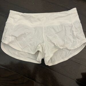 Lululemon white speed up shorts 2.5”
